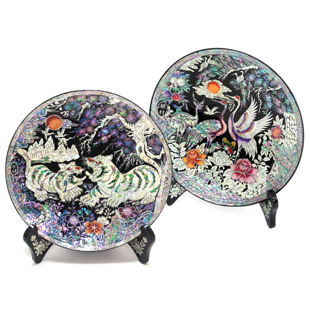Masterpiece Najeon Tiger Ten Symbols of Longevity Tray (Master Artisan Kim Young-man)