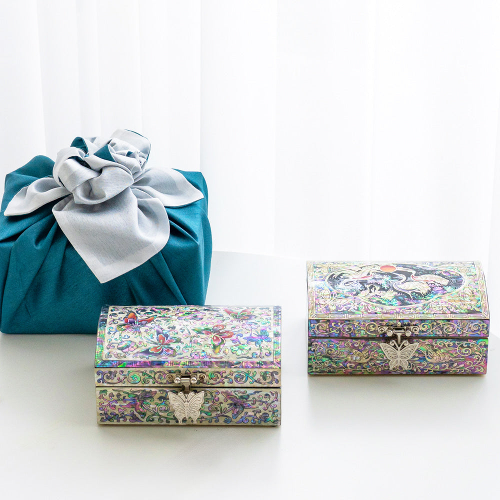 Mother of Pearl Jewelry Box Butterfly Motif Najeonchilgi Lacquerware Ring Box
