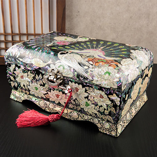 Peacock 2-Tier Rounded Mother of Pearl Jewelry Box (- by Park In-ho)