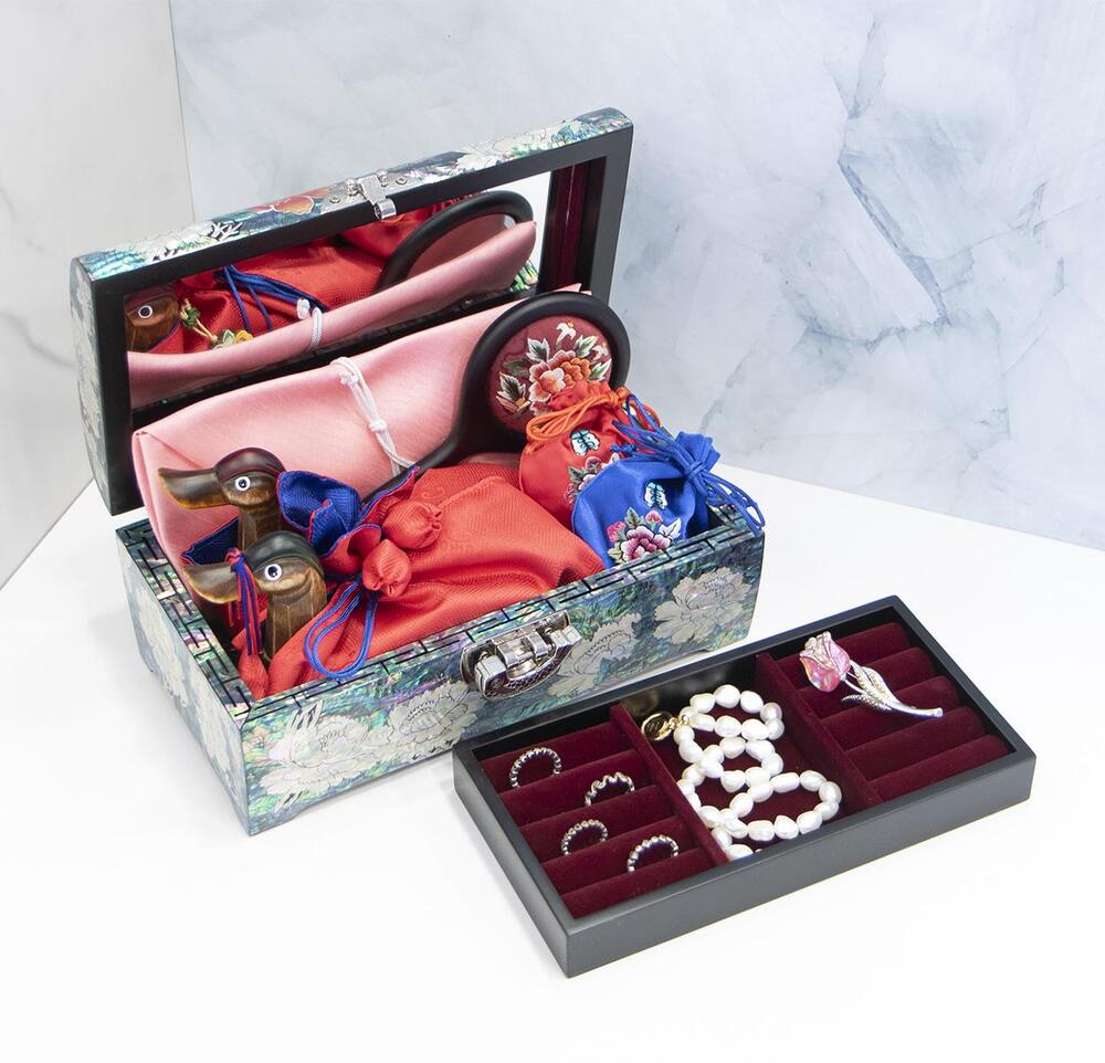 Rose Flower Rounded Embroidered Drawer Mother of Pearl Jewelry Box (2-Tier, Drawer1, Black, 15 cm, Kim Young-man)