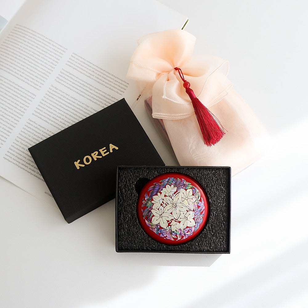 Najeonchilgi Round Vivid Mother of Pearl Hand Mirror (Flower)