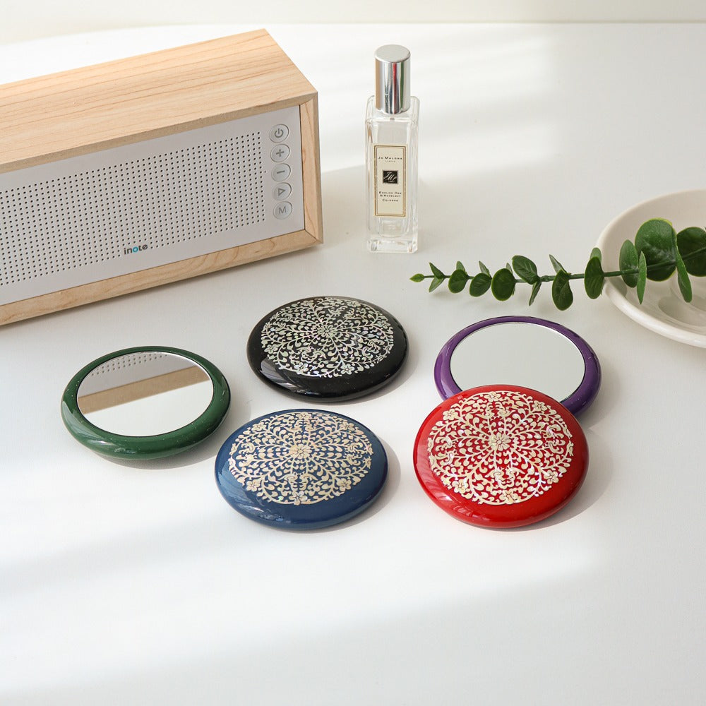 Najeonchilgi Round Vivid Mother of Pearl Hand Mirror (Arabesque)