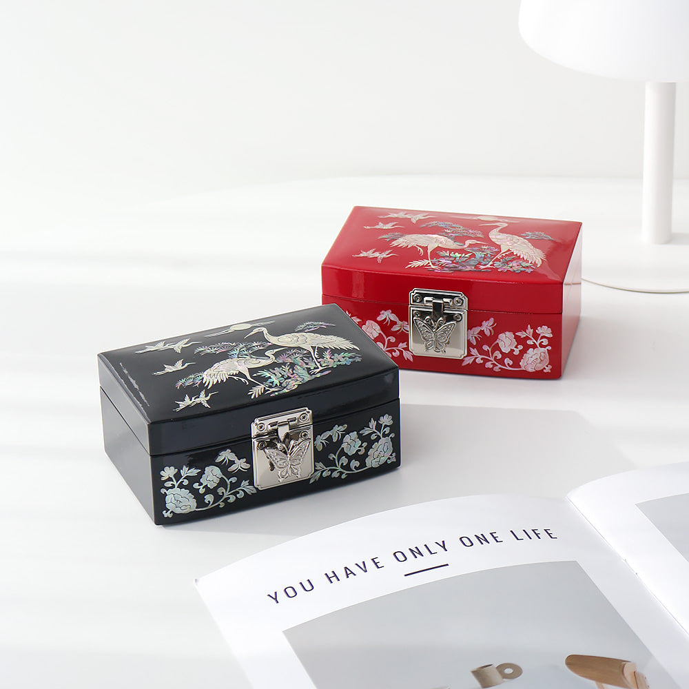 Najeonchilgi Rounded Mother of Pearl Jewelry Box Pine & Crane, 14 cm
