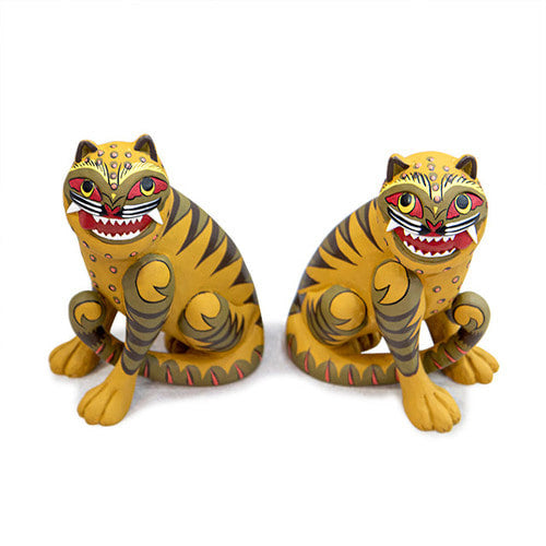 Wooden Folk-Painting Tiger Ornament - DE0129