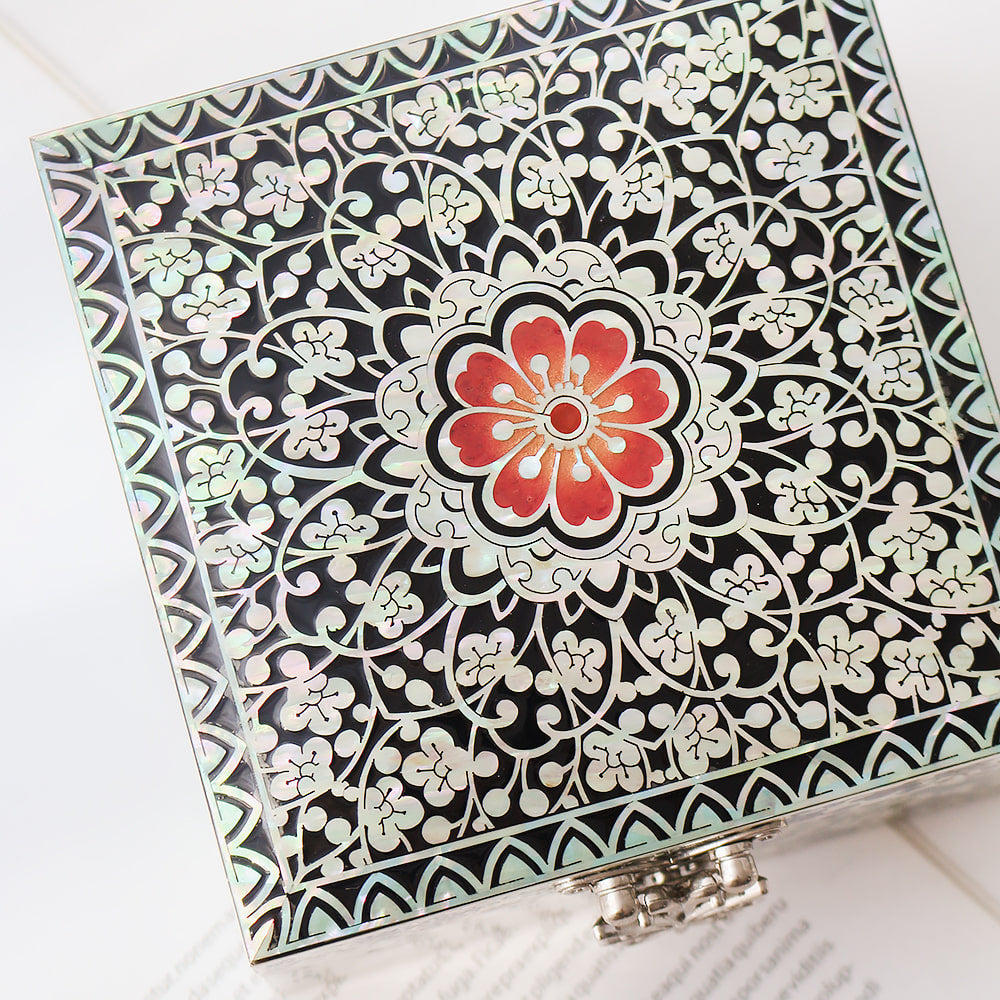 Najeonchilgi Plum Blossom Arabesque Mini Mother of Pearl Jewelry Box, 11 cm