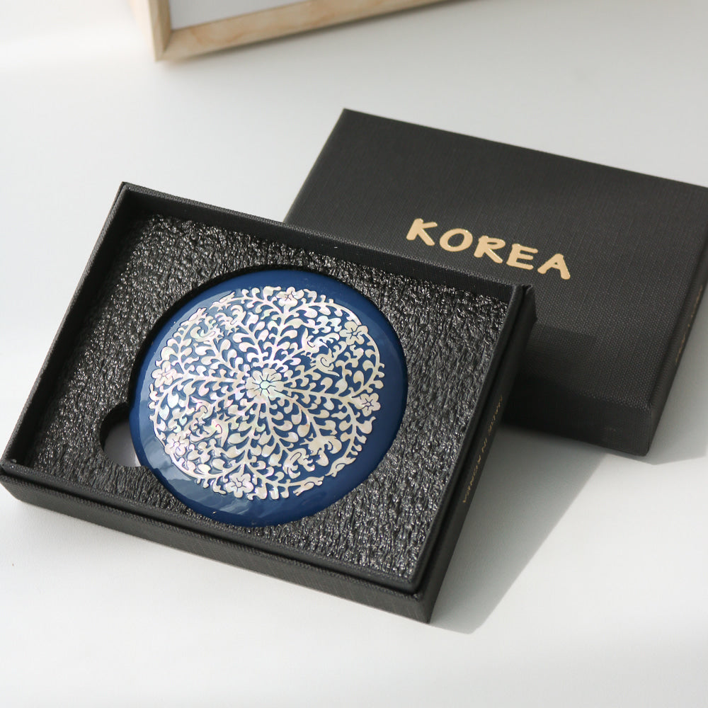 Najeonchilgi Round Vivid Mother of Pearl Hand Mirror (Arabesque)