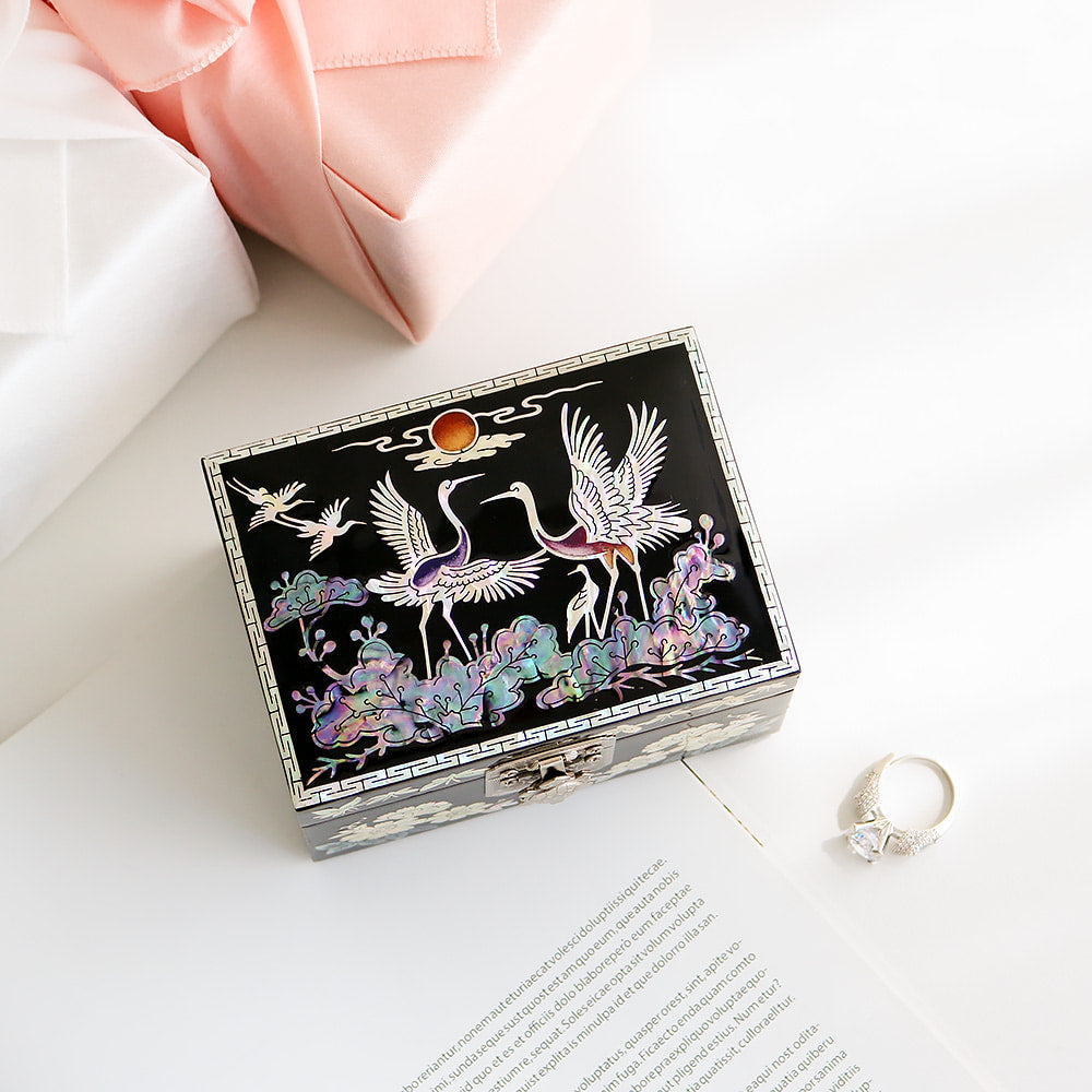Najeonchilgi Pine & Crane Mini Jewelry Box Mother of Pearl Jewelry Box Keepsake Ring Box, 11 cm (Master Artisan Kim Young-man)