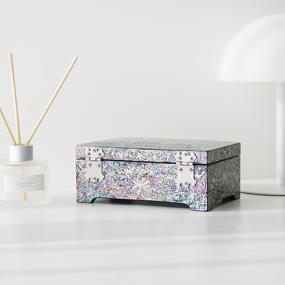Najeonchilgi Butterfly Arabesque 2-Tier Joseon Style Mother of Pearl Jewelry Box, 18 cm (Master Artisan Jang Tae-bok)