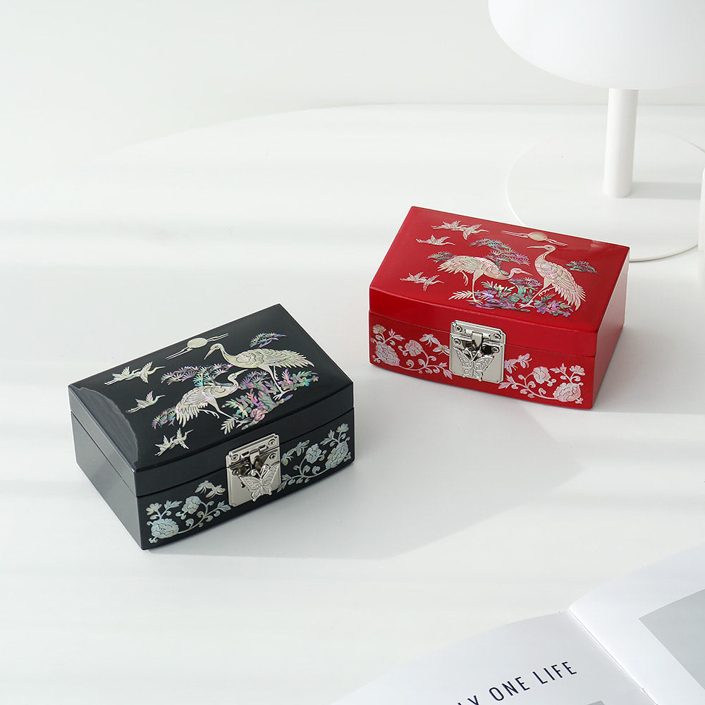 Najeonchilgi Rounded Mother of Pearl Jewelry Box Pine & Crane, 14 cm