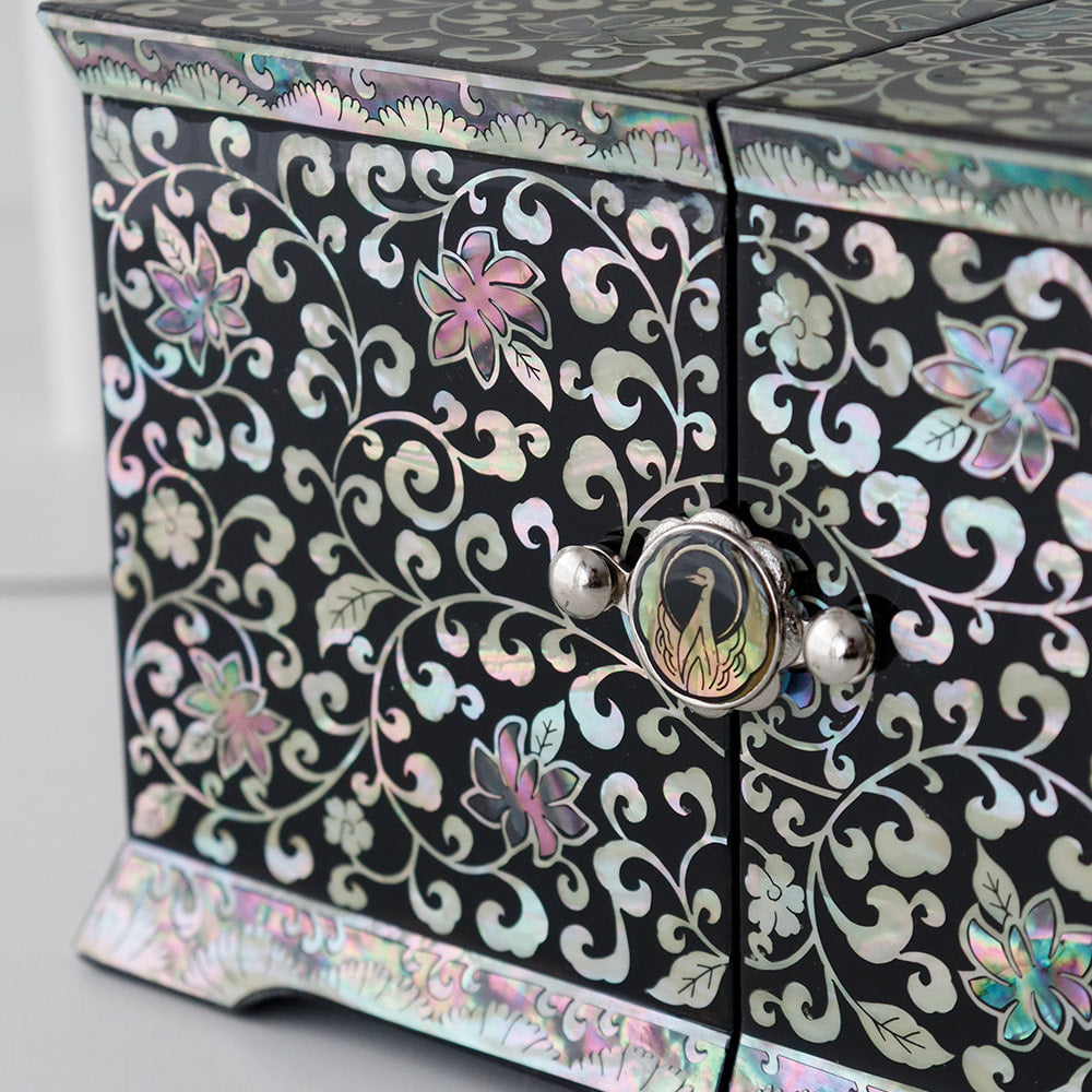 Masterpiece Peony Arabesque Seonbi Scholar Double-Lidded Secret Mother of Pearl Jewelry Box Najeonchilgi (Master Artisan Jang Tae-bok)