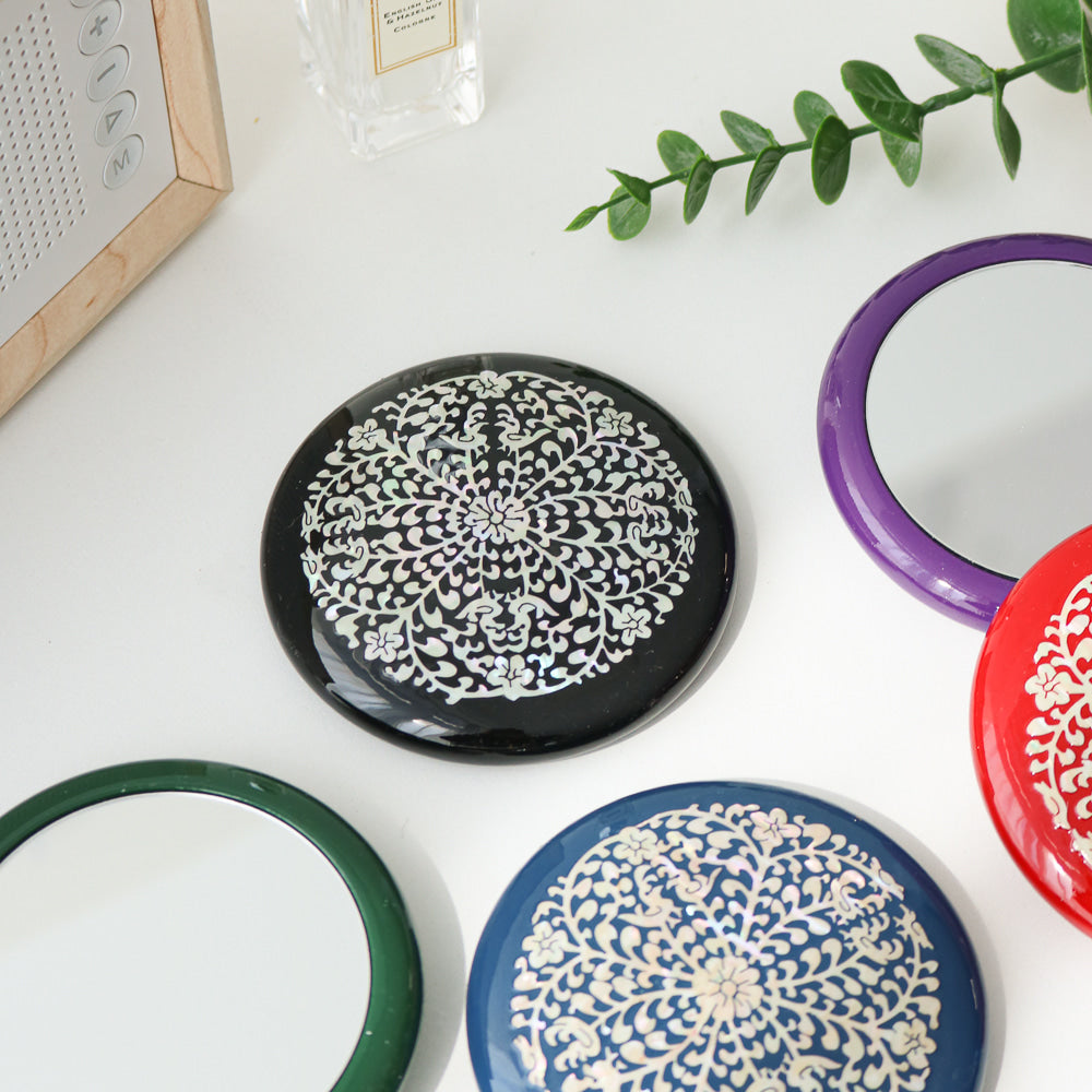Najeonchilgi Round Vivid Mother of Pearl Hand Mirror (Arabesque)