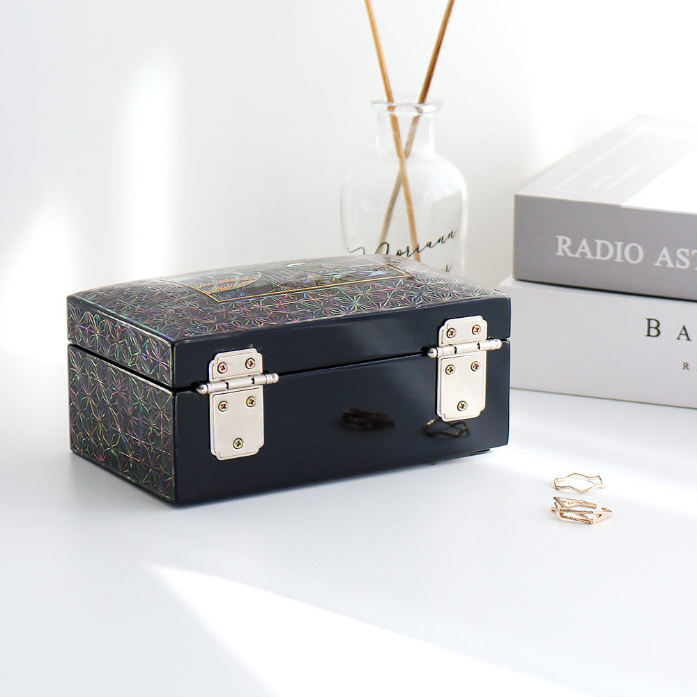 Premium Najeonchilgi Kkeuneumjil Inlay Chrysanthemum Mother of Pearl Jewelry Box (Master Artisan Jang Tae-bok)