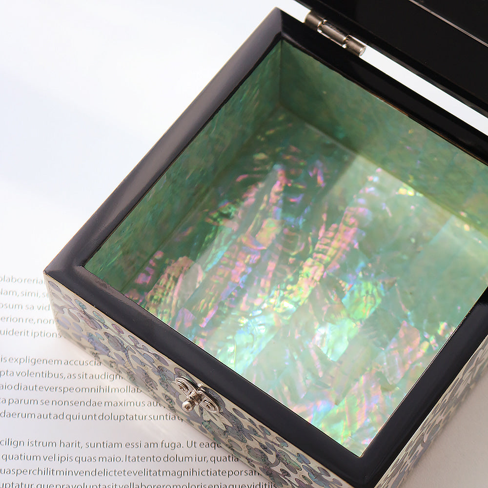 Najeonchilgi Plum Blossom Arabesque Mini Mother of Pearl Jewelry Box, 11 cm