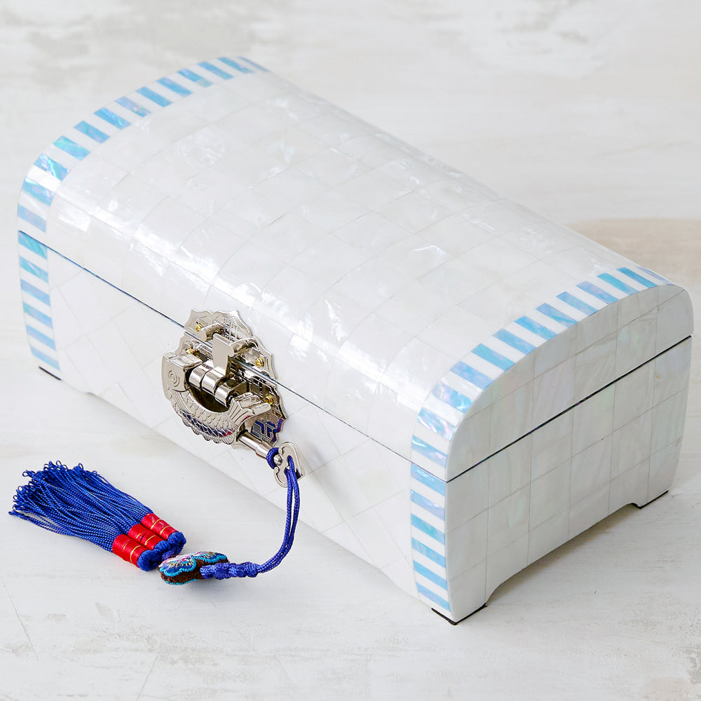 White Pearl jewelry box with pale shell panels and blue-toned border