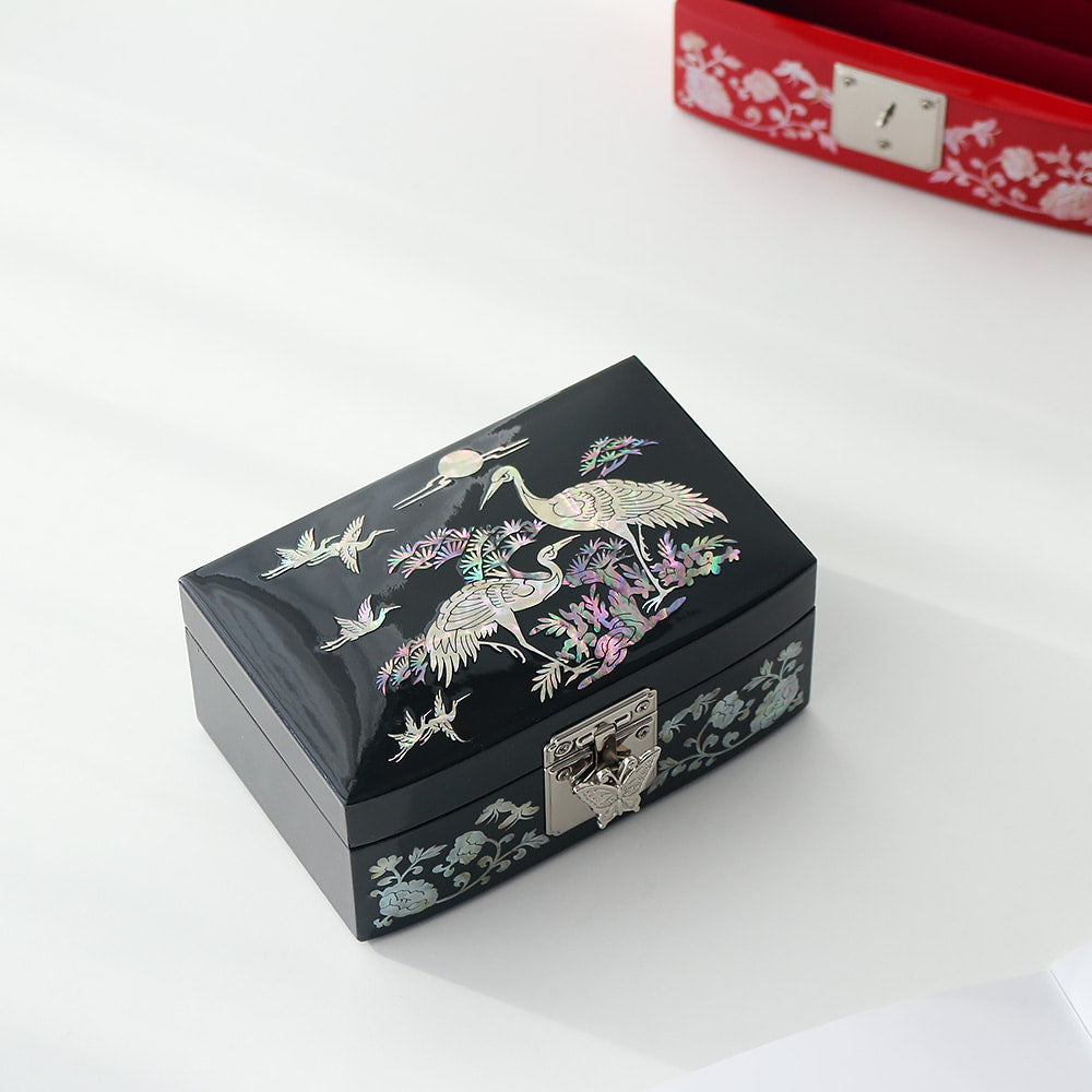 Najeonchilgi Rounded Mother of Pearl Jewelry Box Pine & Crane, 14 cm