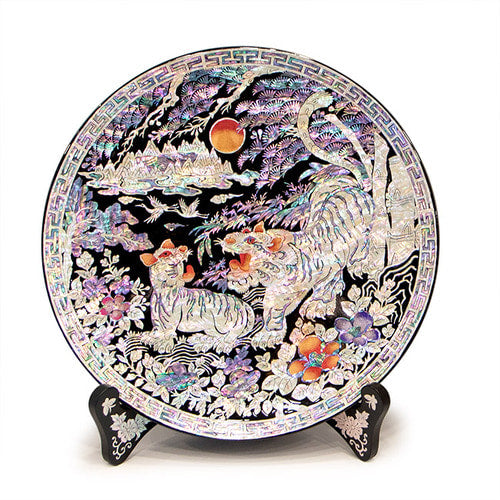 Najeon Chilgi Mother of Pearl Plate & Tray — Tiger by Kim Gil-su - DE0039