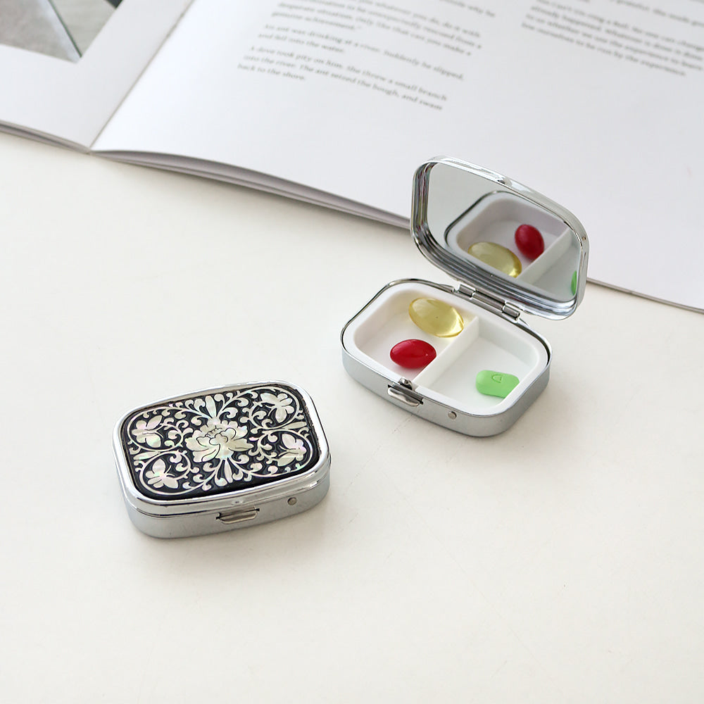 Najeonchilgi Carved Mother of Pearl Pill Box (Oval)
