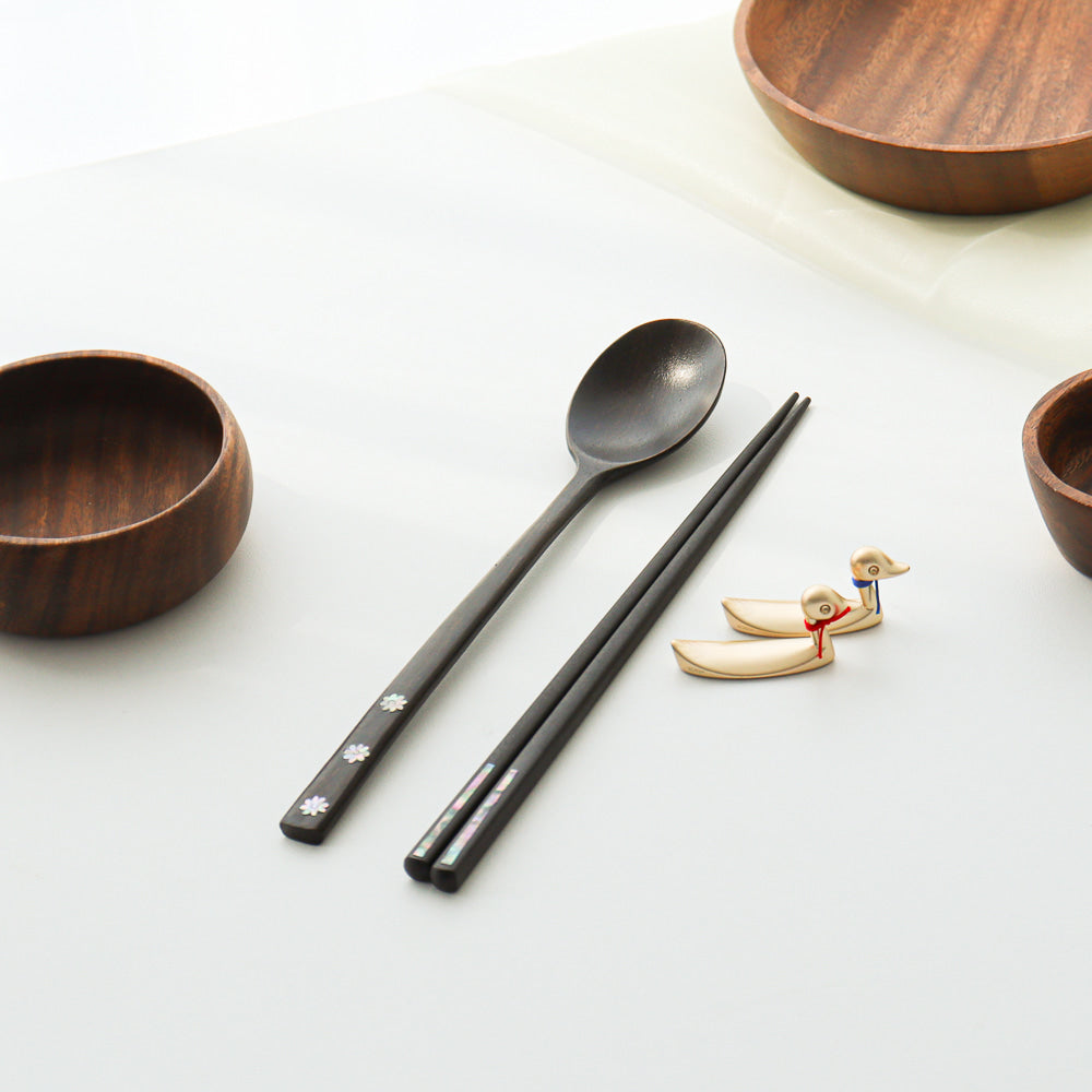 1 Mother of Pearl Spoon & Chopsticks Set