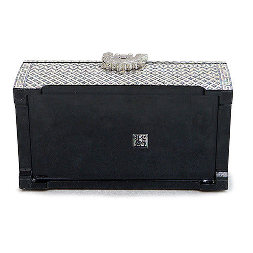 Underside of the Seven Treasures mother-of-pearl jewelry box by Park In-ho