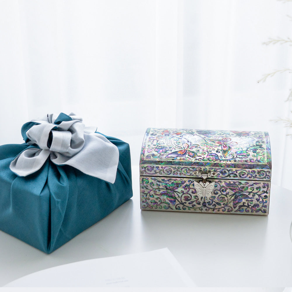 Mother of Pearl Jewelry Box Butterfly Motif Najeonchilgi Lacquerware Ring Box