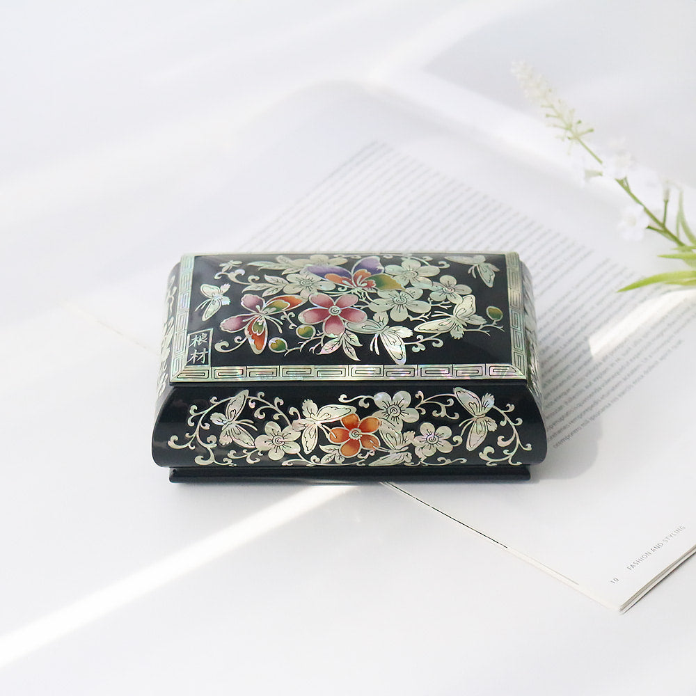 Masterpiece Najeon Rounded Plum Blossom Business Card Case (Master Artisan Kim Young-man)