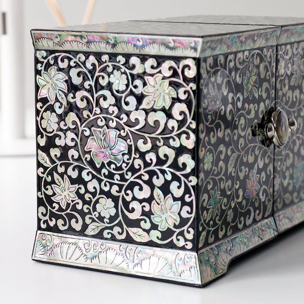 Masterpiece Peony Arabesque Seonbi Scholar Double-Lidded Secret Mother of Pearl Jewelry Box Najeonchilgi (Master Artisan Jang Tae-bok)