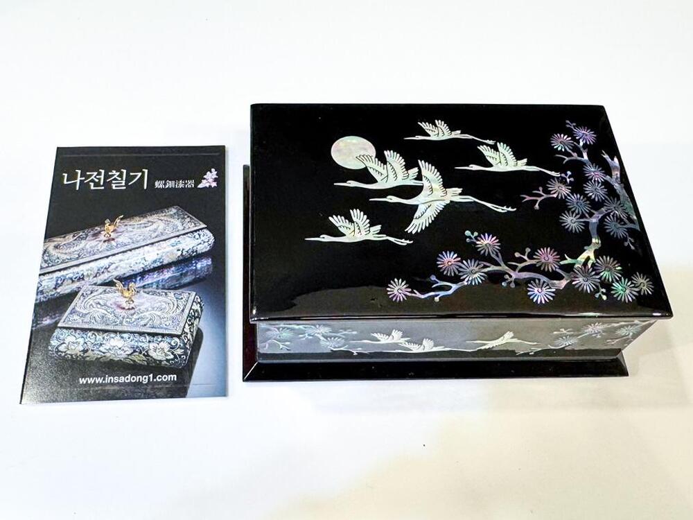 Najeon Chilgi Mother of Pearl Business Card Holder — Pine & Crane (Black) - OF0006