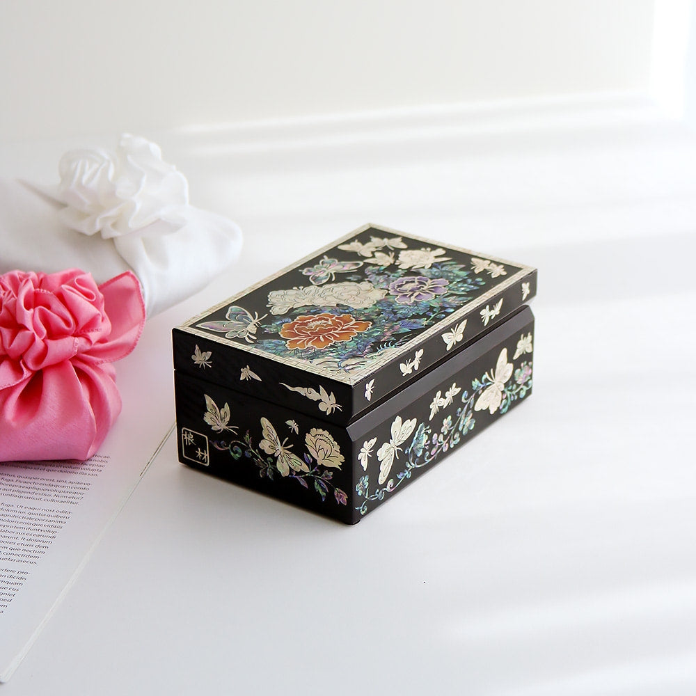 Najeonchilgi Butterfly Peony Mother of Pearl Jewelry Box, 15 cm (Master Artisan Kim Young-man)