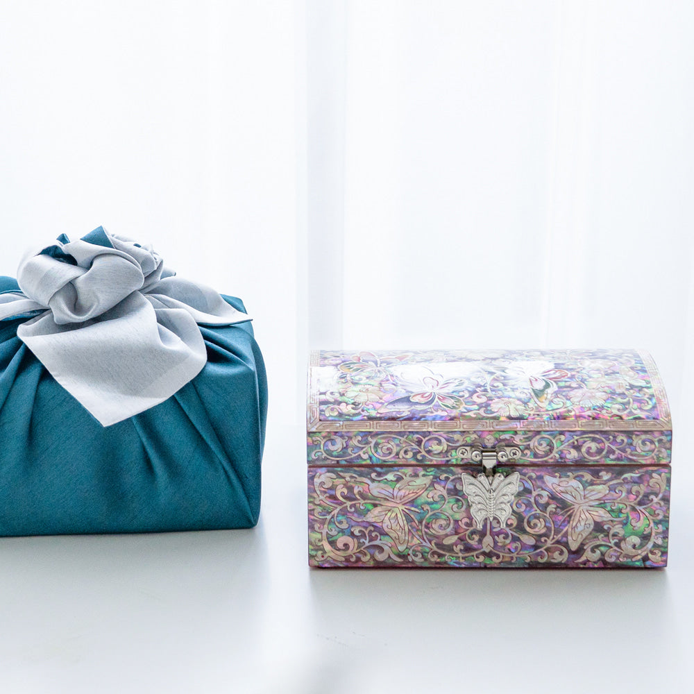 Mother of Pearl Jewelry Box Butterfly Motif Najeonchilgi Lacquerware Ring Box