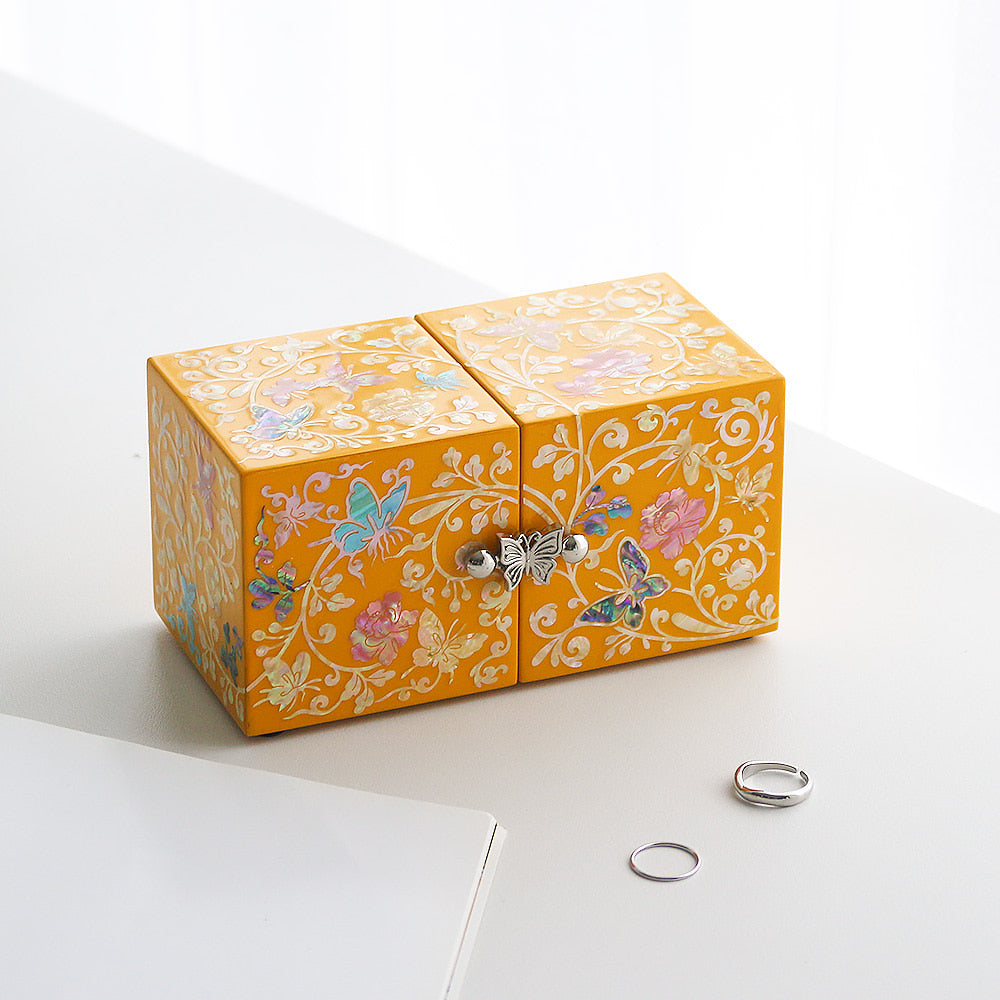 Najeonchilgi Vivid Butterfly Mini Mother of Pearl Double-Lidded
