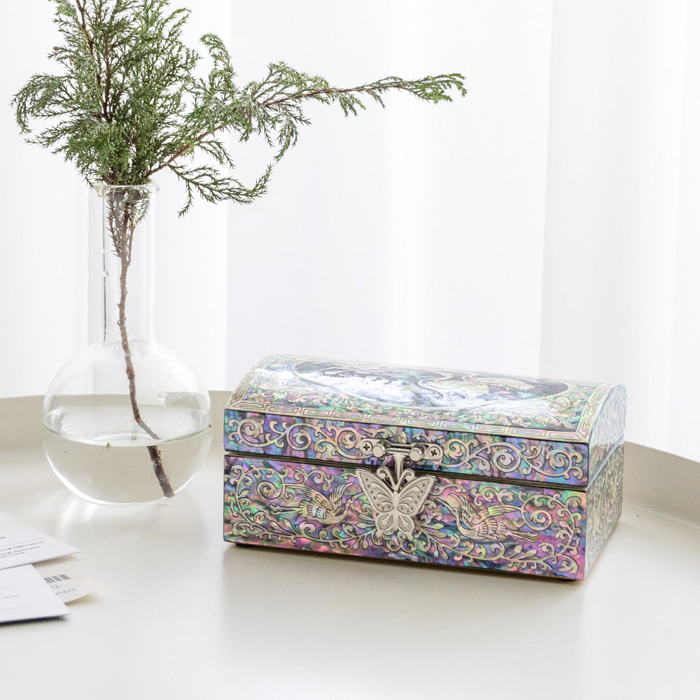 Mother of Pearl Jewelry Box Butterfly Motif Najeonchilgi Lacquerware Ring Box