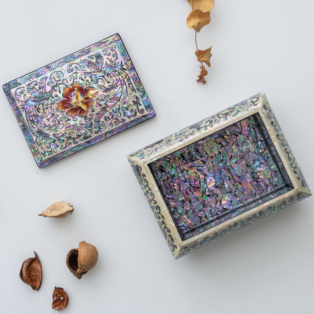 Najeonchilgi Mother-of-Pearl Business Card Box with Phoenix Finial, 11.5 cm