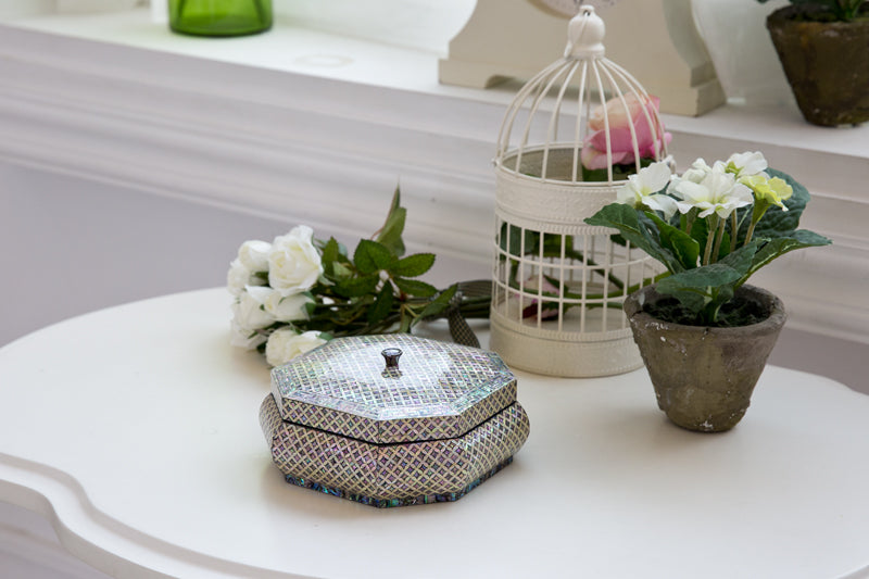 Seven Treasures Motif (Diamond) Pattern 4-fold Knob Regular Octagonal Multi-Purpose Box - by Park In-ho