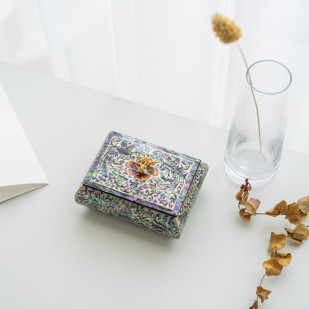 Najeonchilgi Mother-of-Pearl Business Card Box with Phoenix Finial, 11.5 cm