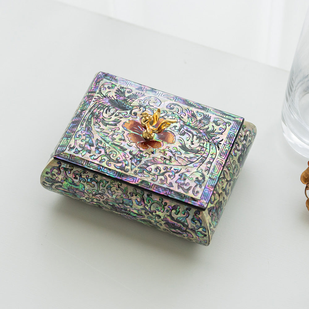 Najeonchilgi Mother-of-Pearl Business Card Box with Phoenix Finial, 11.5 cm
