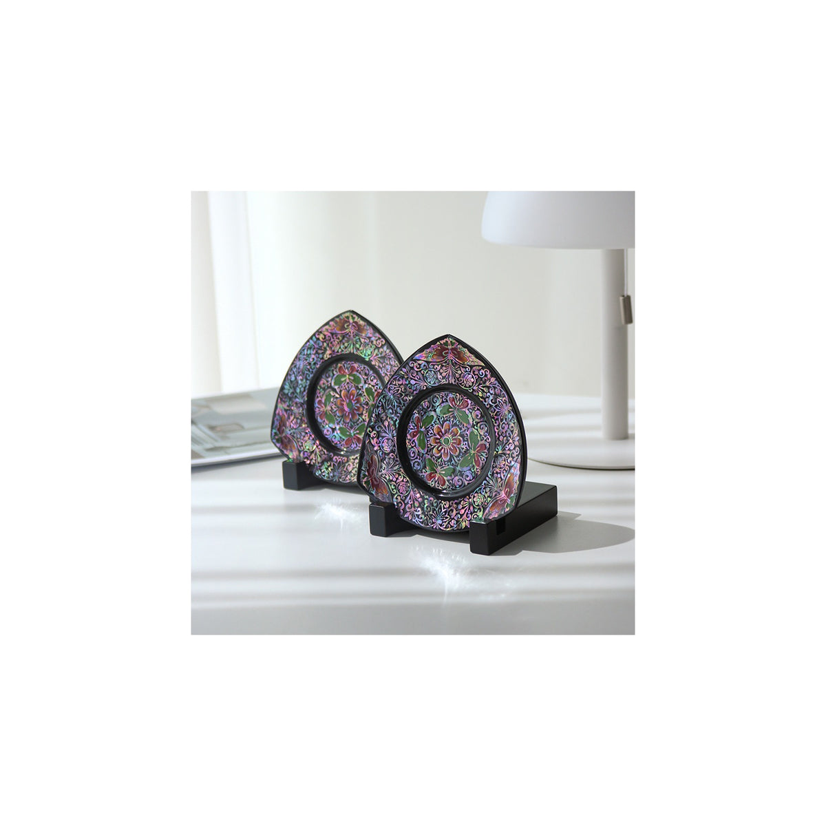 2-Piece Set: Najeonchilgi Butterfly Arabesque Tea Coaster Large & Ornament Stand (Master Artisan Lee Won-geun) – detail view 1 [KS-CUT:P0000IEN:b7e85e3bdca7]