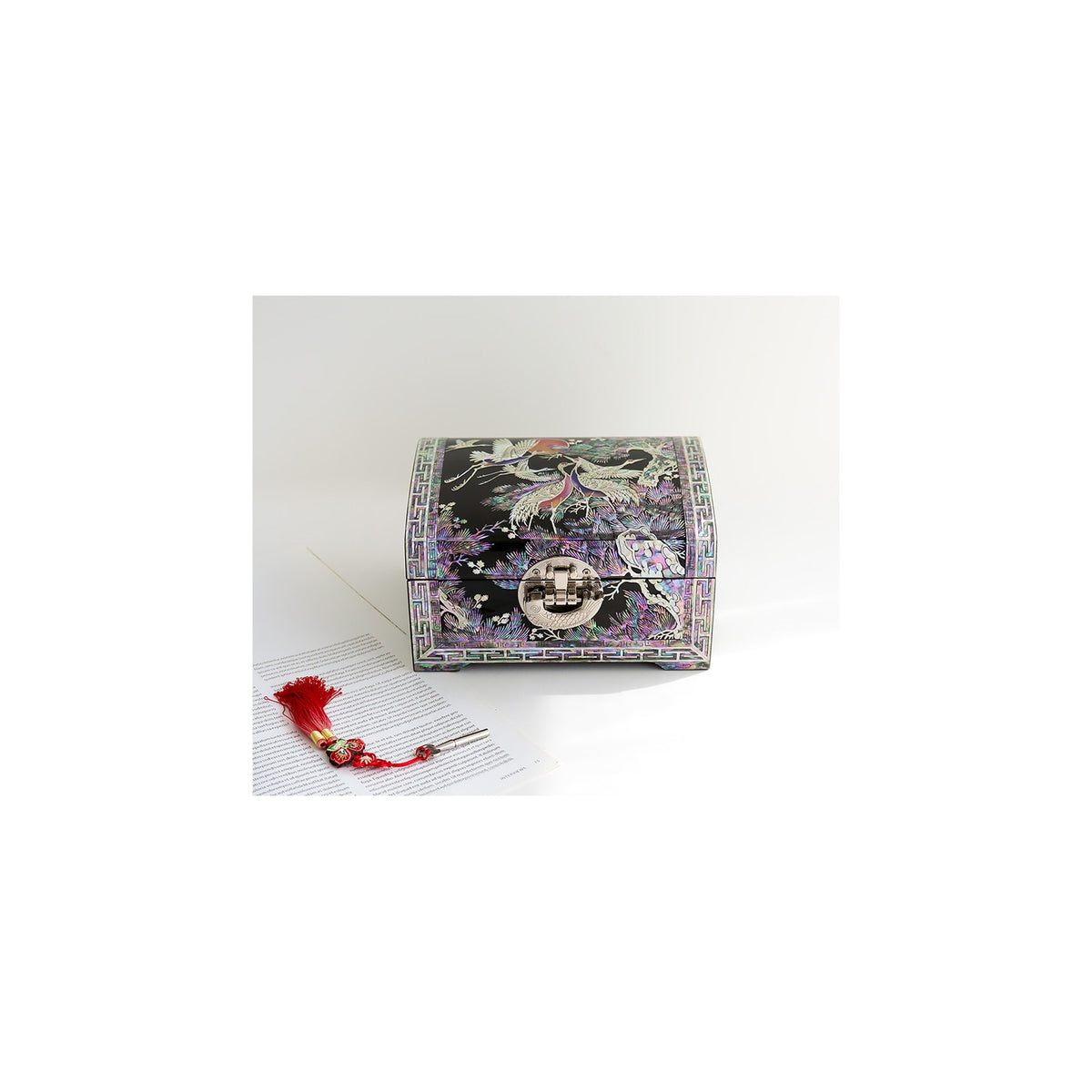 Najeonchilgi Rounded Pine & Crane Black 2 Tier Mother of Pearl Jewelry Box Jewelry Box, 18 cm (Master Artisan Jang Tae-bok) – detail view 2 [KS-CUT:P0000JAV:0fe7a7868135]