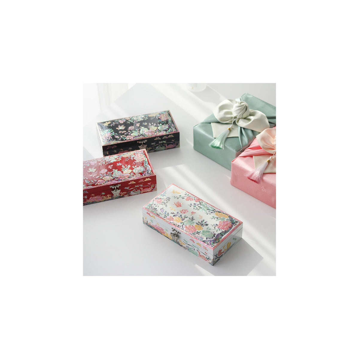 Najeonchilgi Painted Plum Blossom Rose 1 Tier Mother of Pearl Jewelry Box (23) Jewelry Box Yedan Wedding Gift Box – detail view 2 [KS-CUT:P0000UMM:7dae5907a4d9]