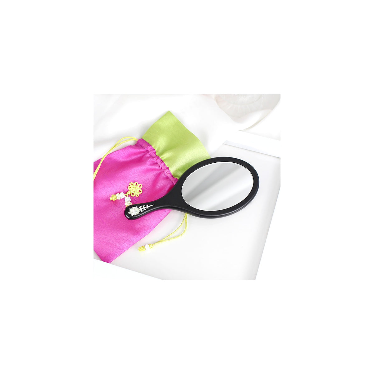 Premium Najeon Wood Oval Handle Mirror – detail view 3 [KS-CUT:P0000JDI:45def102183e]
