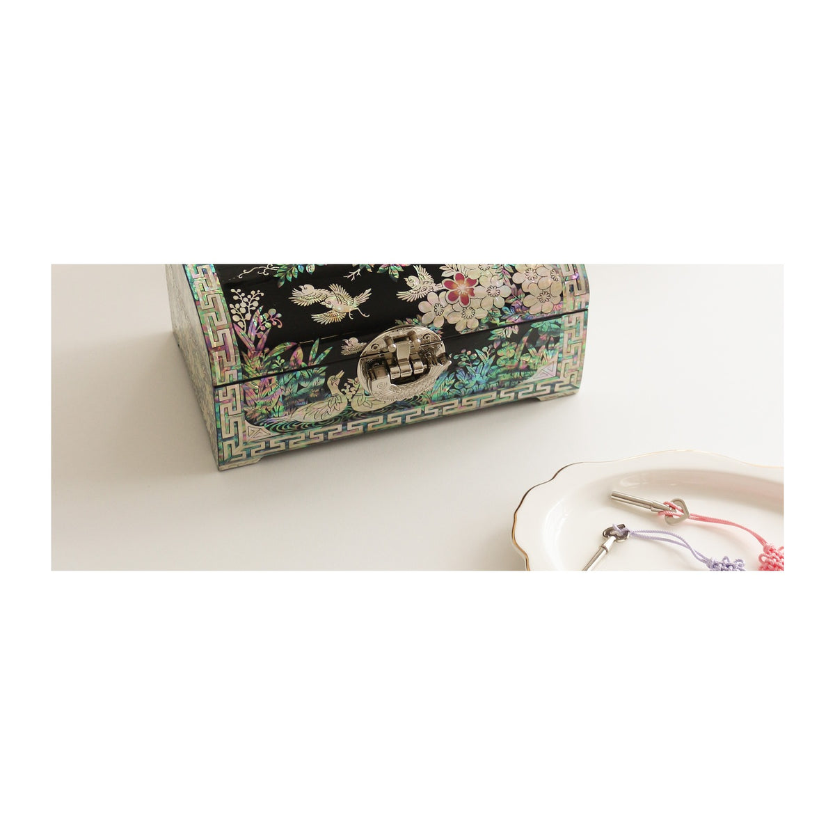 Premium Yedan Jewelry Box Peony of Wealth Rounded Mother of Pearl Jewelry Box Black Najeonchilgi Jewelry Box, 21 cm – detail view 3 [KS-CUT:P0000WSE:35bf4a5089c1]