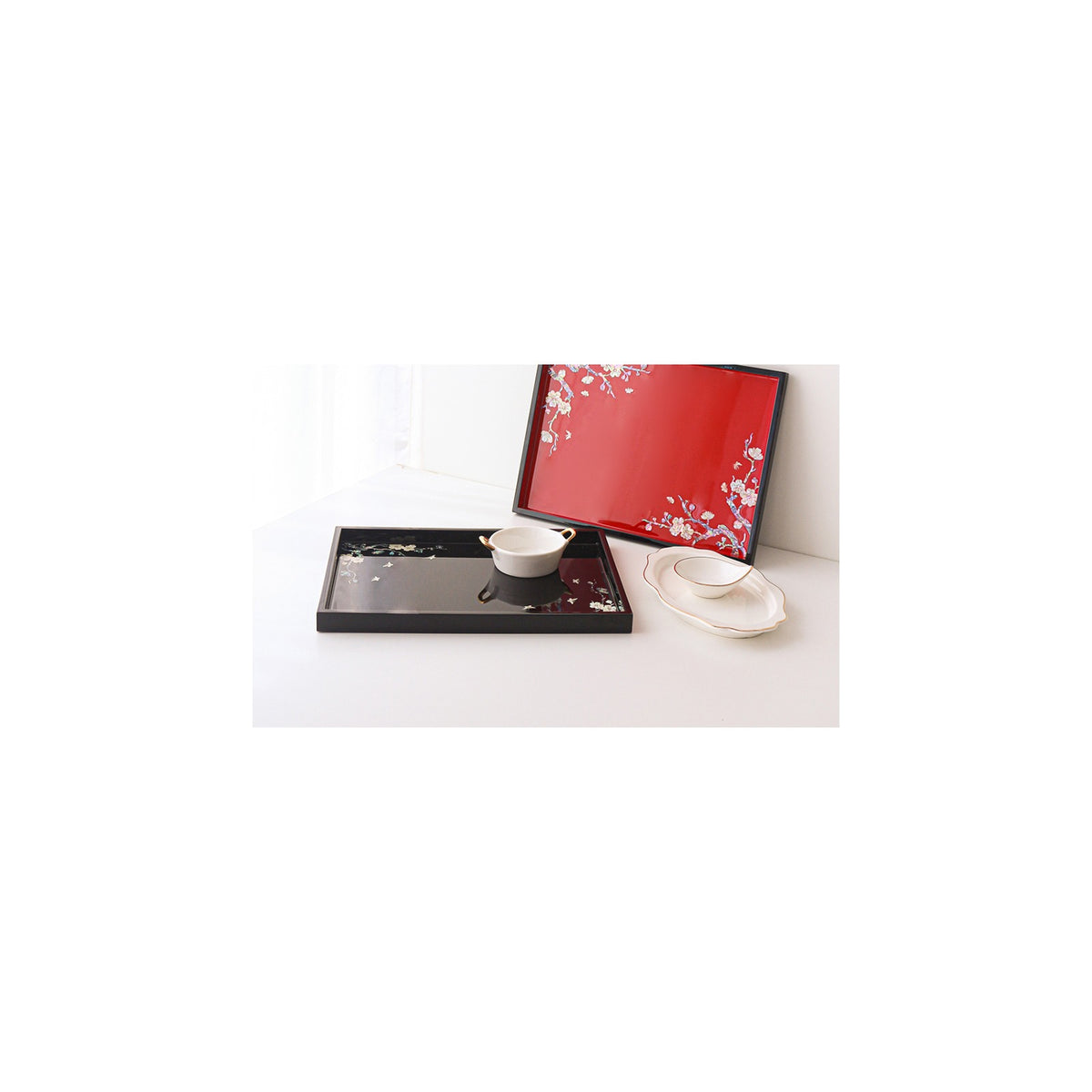 Najeonchilgi Plum Blossom Mother of Pearl Tray – detail view 4 [KS-CUT:P0000SVN:3288825a7b2a]