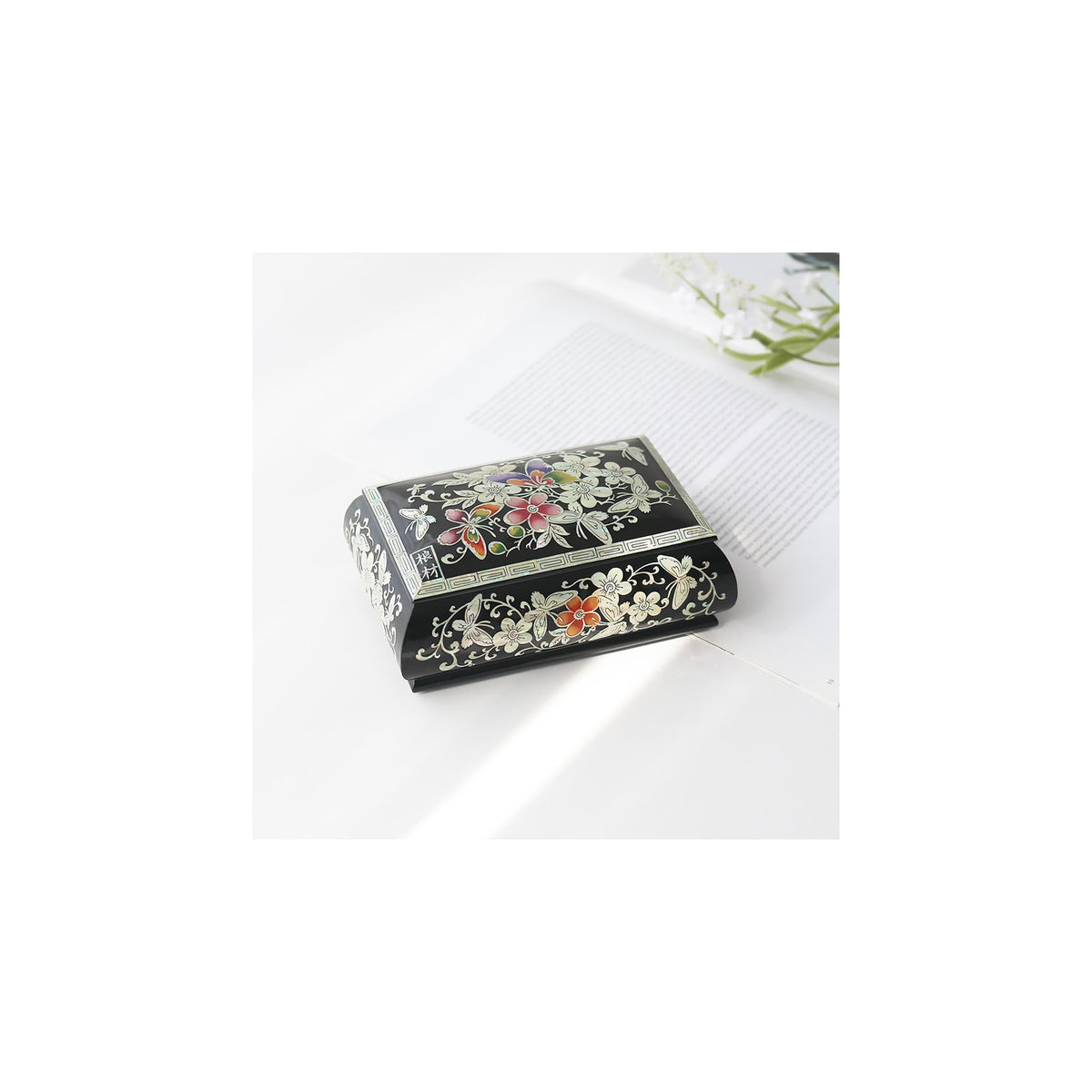 Masterpiece Najeon Rounded Plum Blossom Business Card Case (Master Artisan Kim Young-man) – detail view 5 [KS-CUT:P0000DAD:32615805452c]
