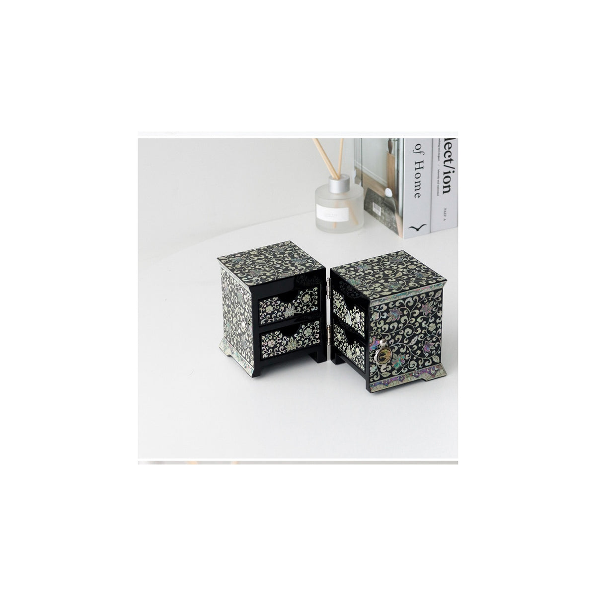 Masterpiece Peony Arabesque Seonbi Scholar Double Lidded Secret Mother of Pearl Jewelry Box Jewelry Box Najeonchilgi (Master Artisan Jang Tae-bok) – detail view 6 [KS-CUT:P0000PMG:00a928b6e2d0]