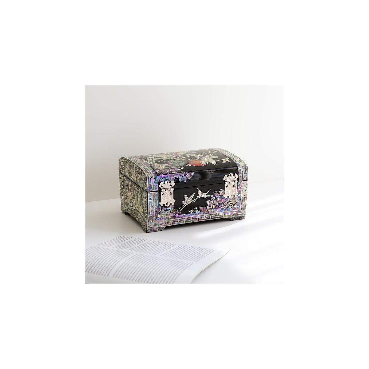 Najeonchilgi Rounded Pine & Crane Black 2 Tier Mother of Pearl Jewelry Box Jewelry Box, 18 cm (Master Artisan Jang Tae-bok) – detail view 8 [KS-CUT:P0000JAV:9490f85e55a4]