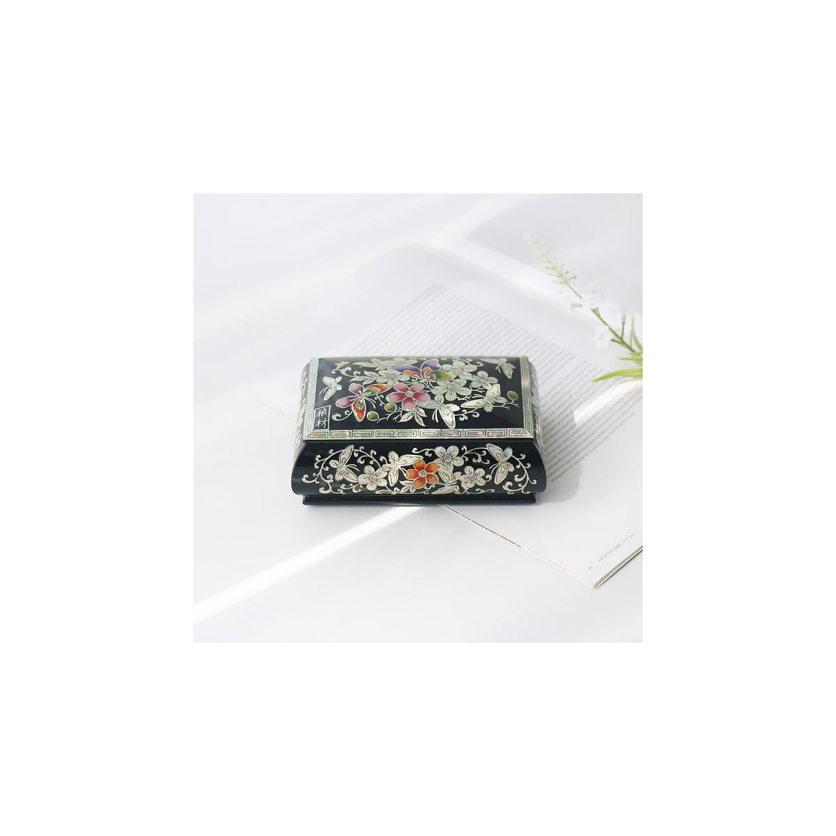 Masterpiece Najeon Rounded Plum Blossom Business Card Case (Master Artisan Kim Young-man) – detail view 10 [KS-CUT:P0000DAD:056a44fc3346]